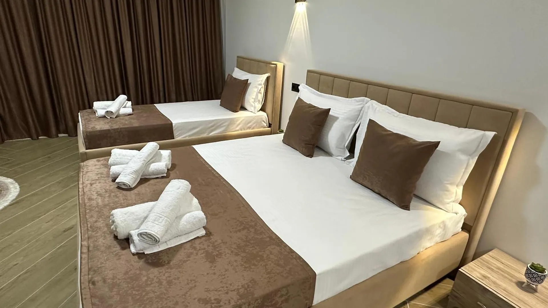 Guest house Three Brothers Shiroka